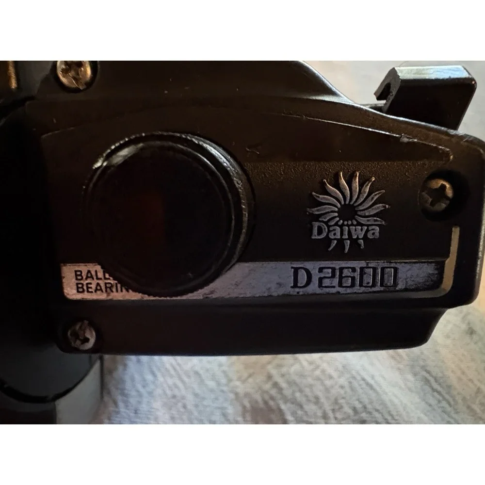 VINTAGE DAIWA D2600 BALL BEARING SPINNING REEL Black